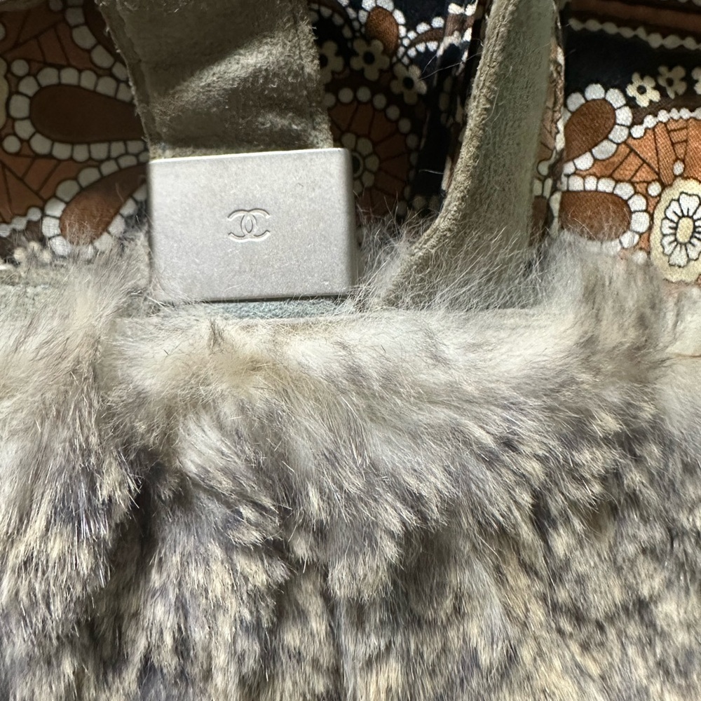 CHANEL Rabbit Fur Tote - Brown and Cream with suede accents. vintage - Picture 10 of 11